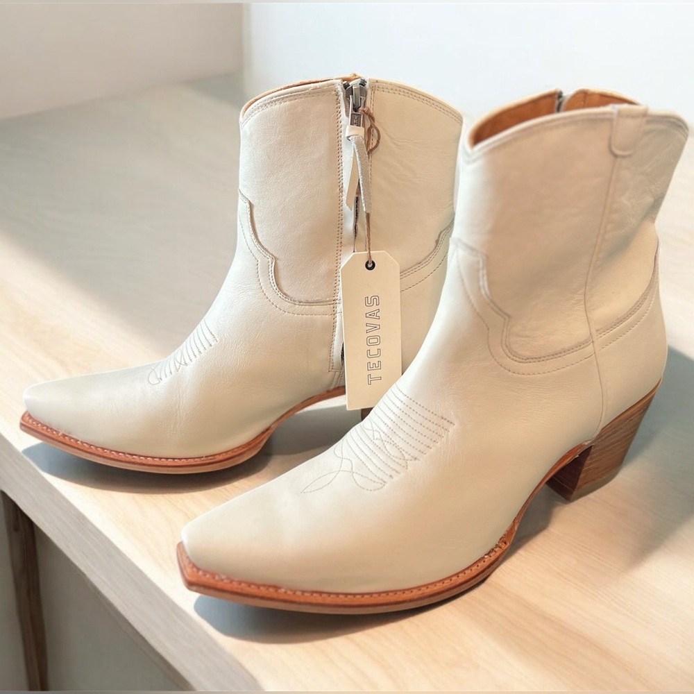 NEVER WORN Tecovas “The Daisy” White Boots